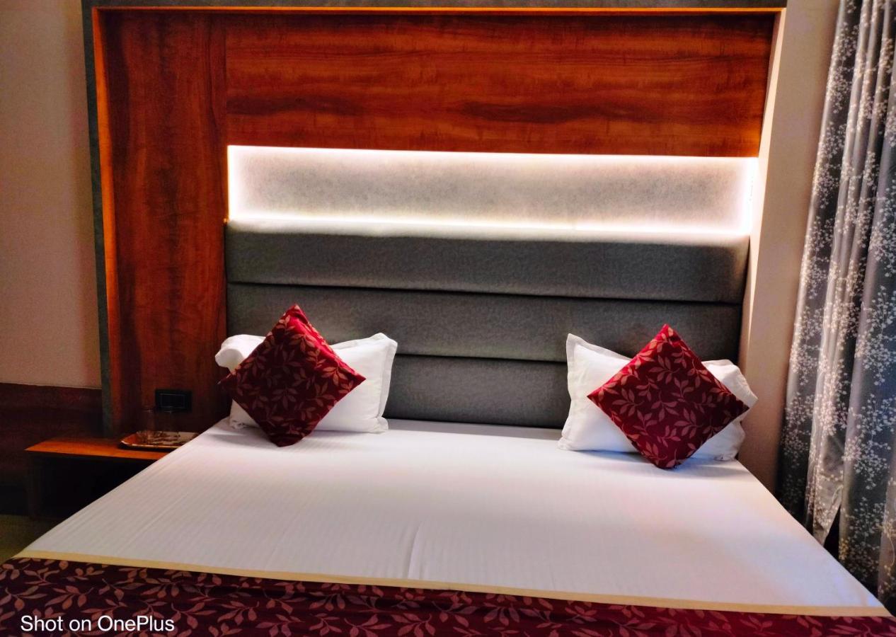 Hotel City Park Guwahati Zewnętrze zdjęcie